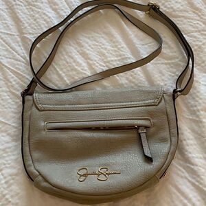 JESSICA SIMPSON purse, great condition, thin with multiple pockets / key holder